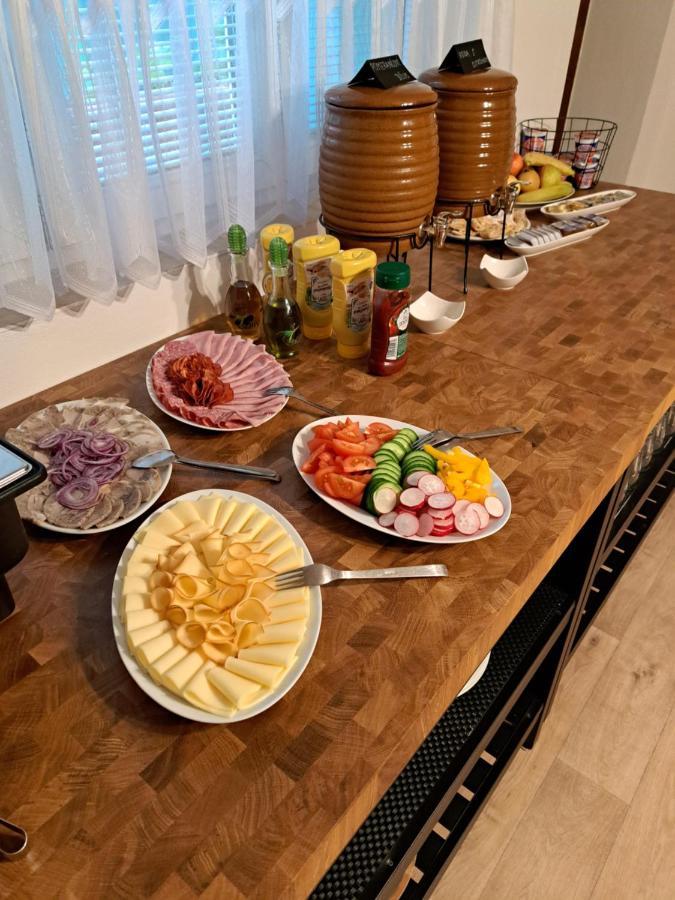 Penzion A Pizzerie Na Zalozne Kobyli Екстер'єр фото