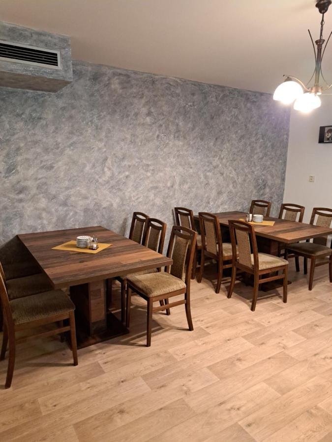 Penzion A Pizzerie Na Zalozne Kobyli Екстер'єр фото