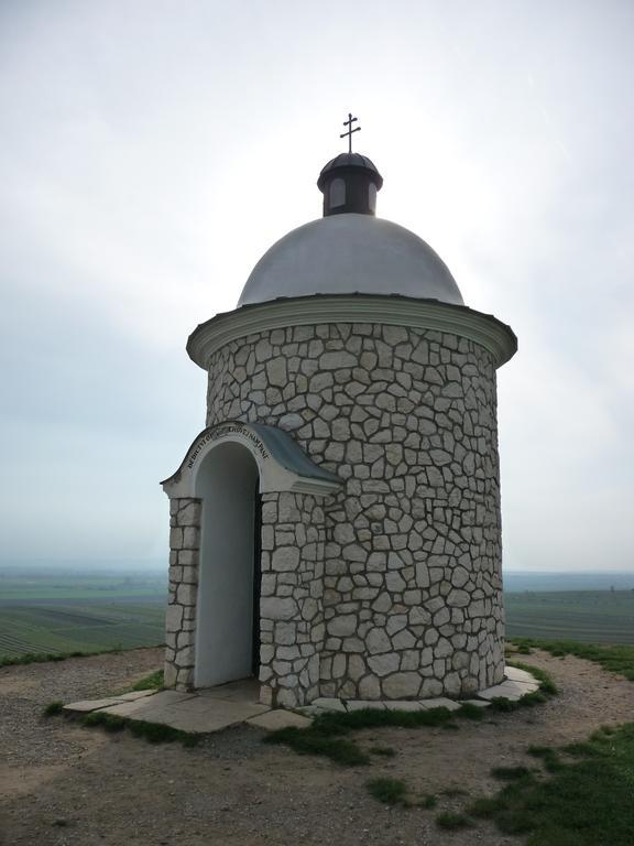 Penzion A Pizzerie Na Zalozne Kobyli Екстер'єр фото
